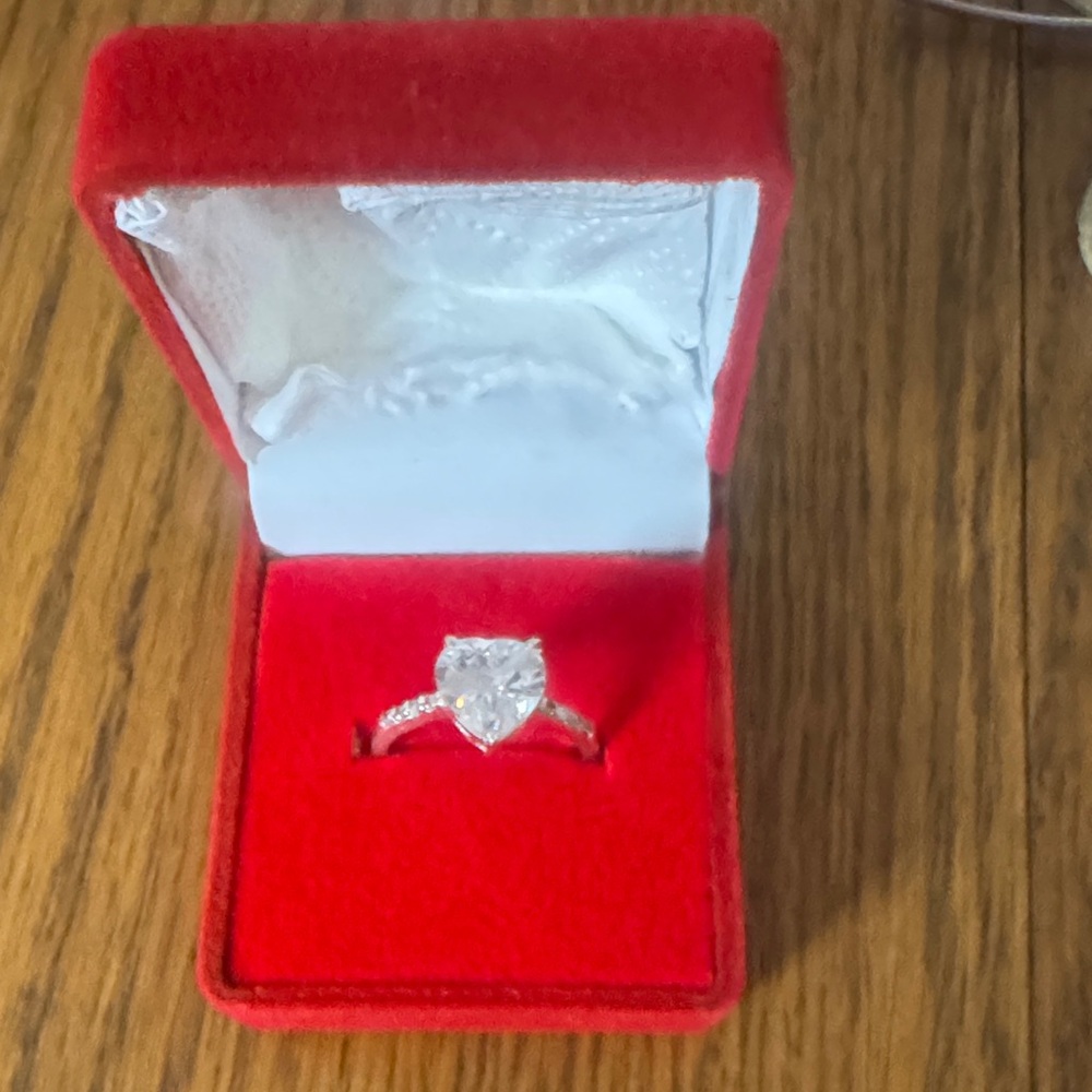 Dazzling Silver Heart Ring